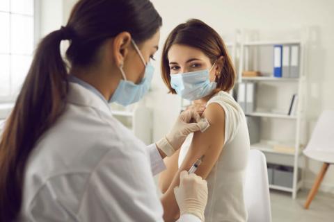 Preciso tomar a vacina da gripe durante a pandemia do COVID-19? - Lavoisier